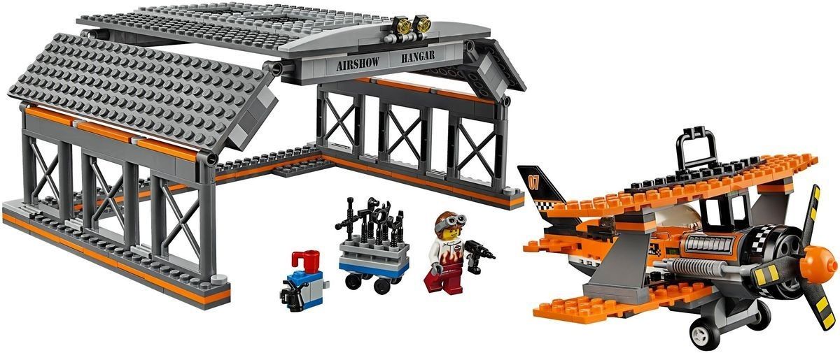 Lego Конструктор City "Авиашоу" 670 деталей