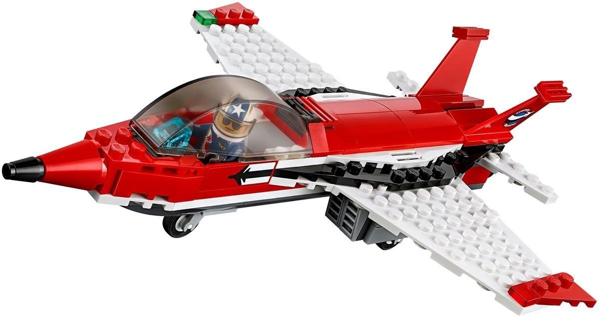 Lego Конструктор City "Авиашоу" 670 деталей