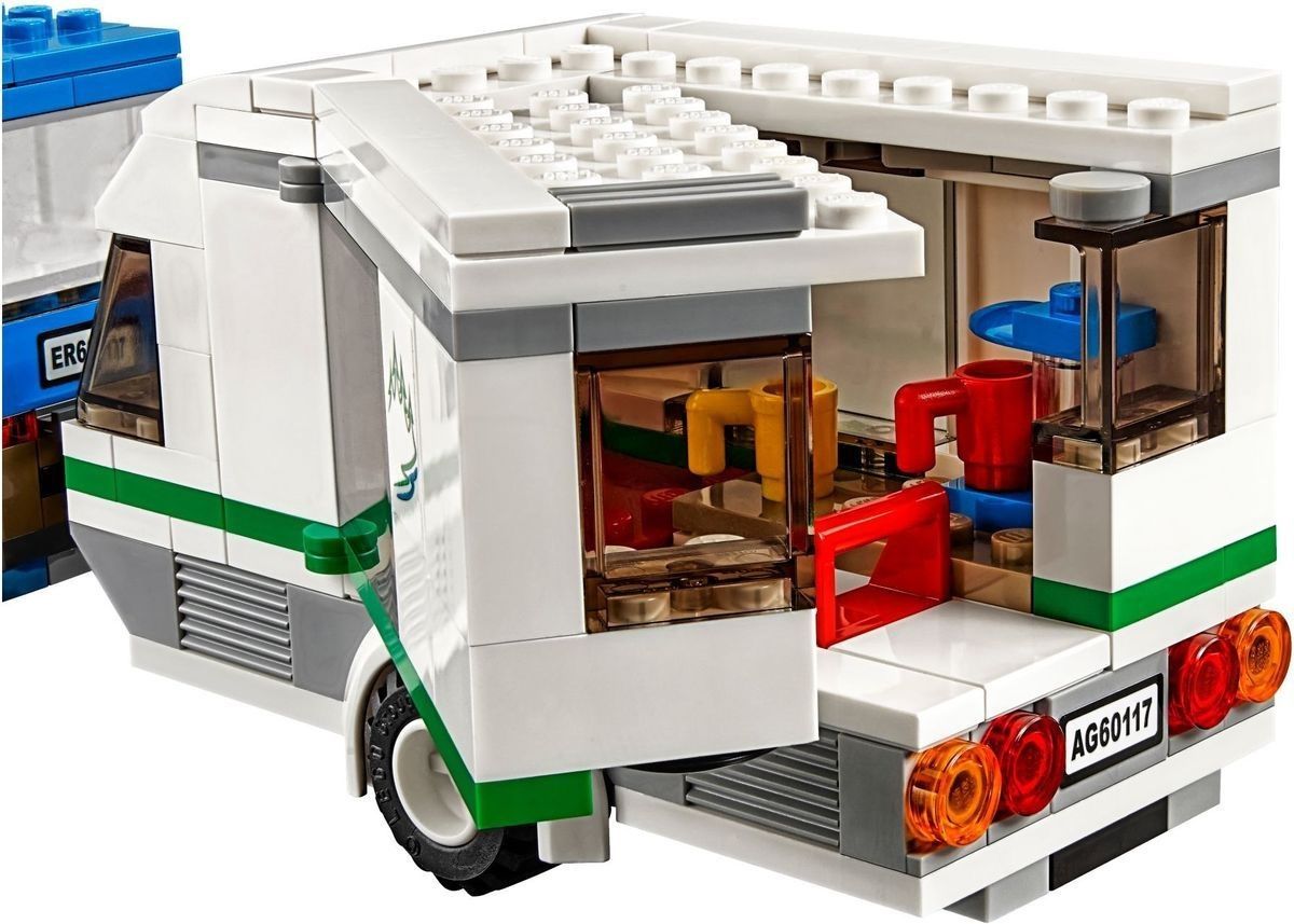 Lego Конструктор City "Фургон и дом на колесах" 250 деталей