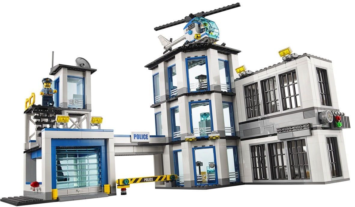 Lego Конструктор City "Полицейский участок" 894 детали