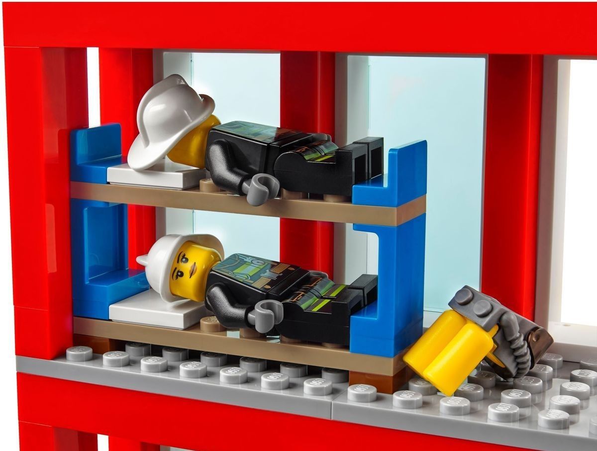Lego Конструктор City "Пожарная часть" 919 деталей